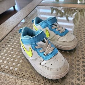 Nike baby boy/toddler sneakers 6c